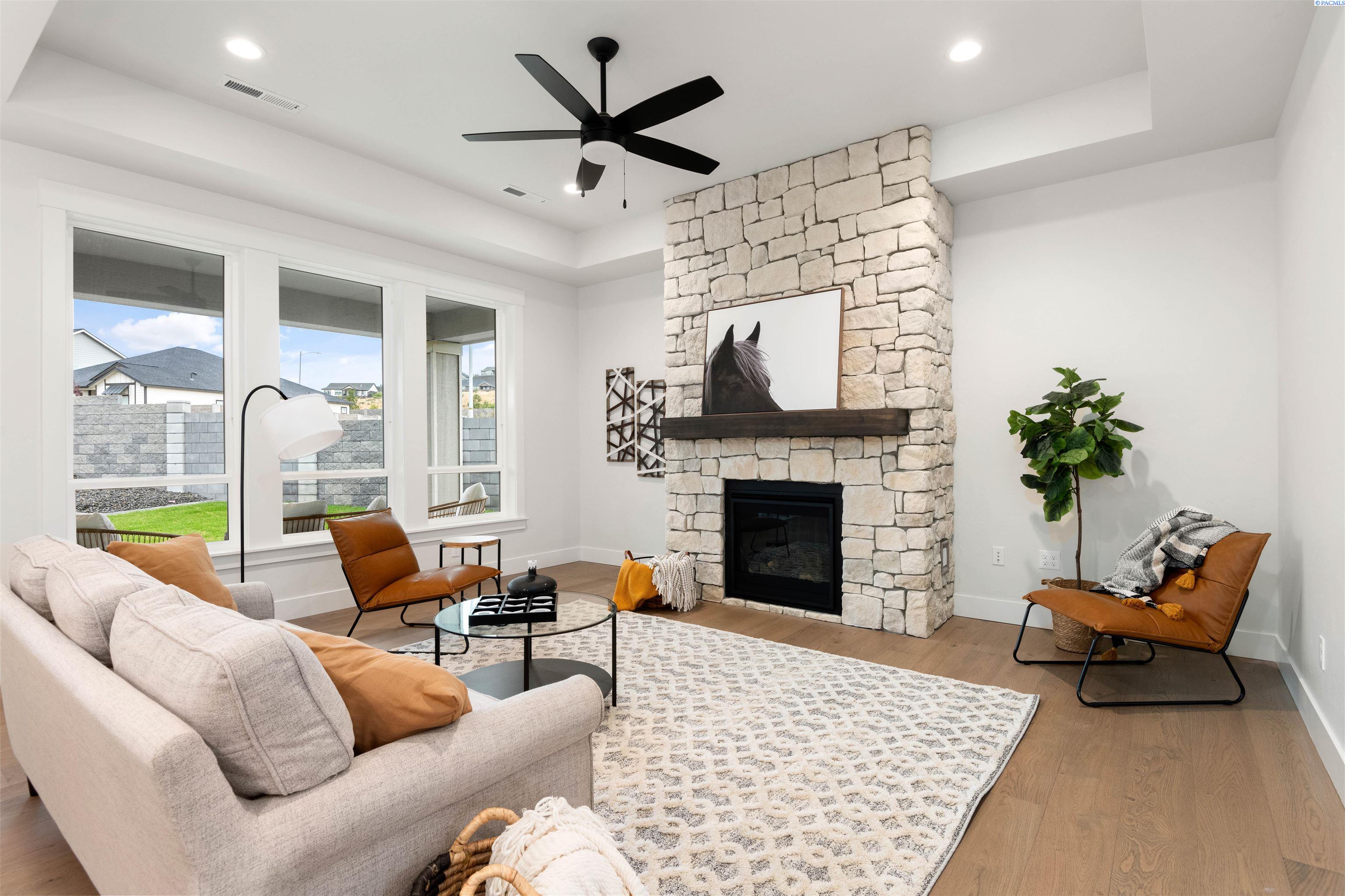 2437 Maggio Loop Unit: Lot56
