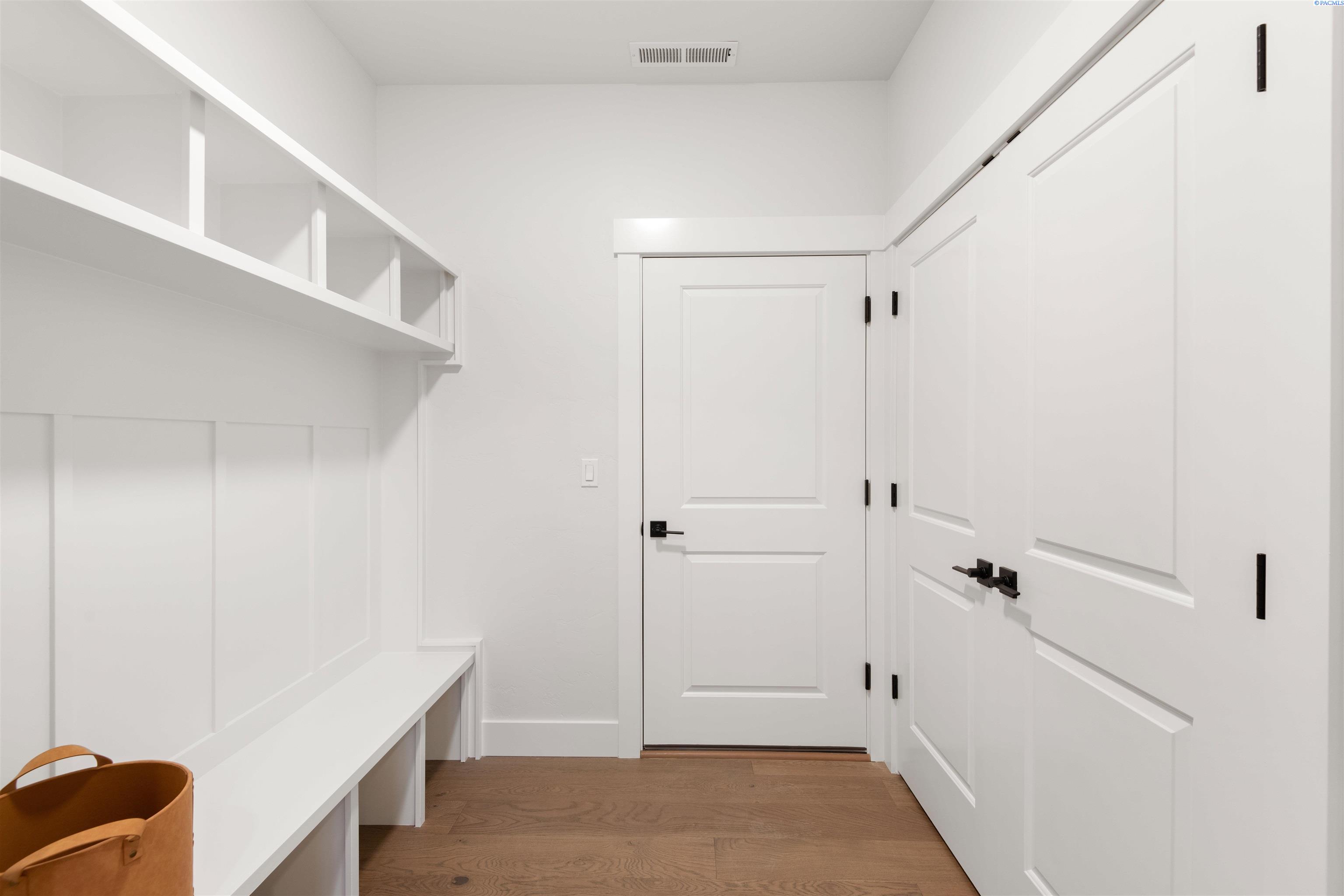 2437 Maggio Loop Unit: Lot56