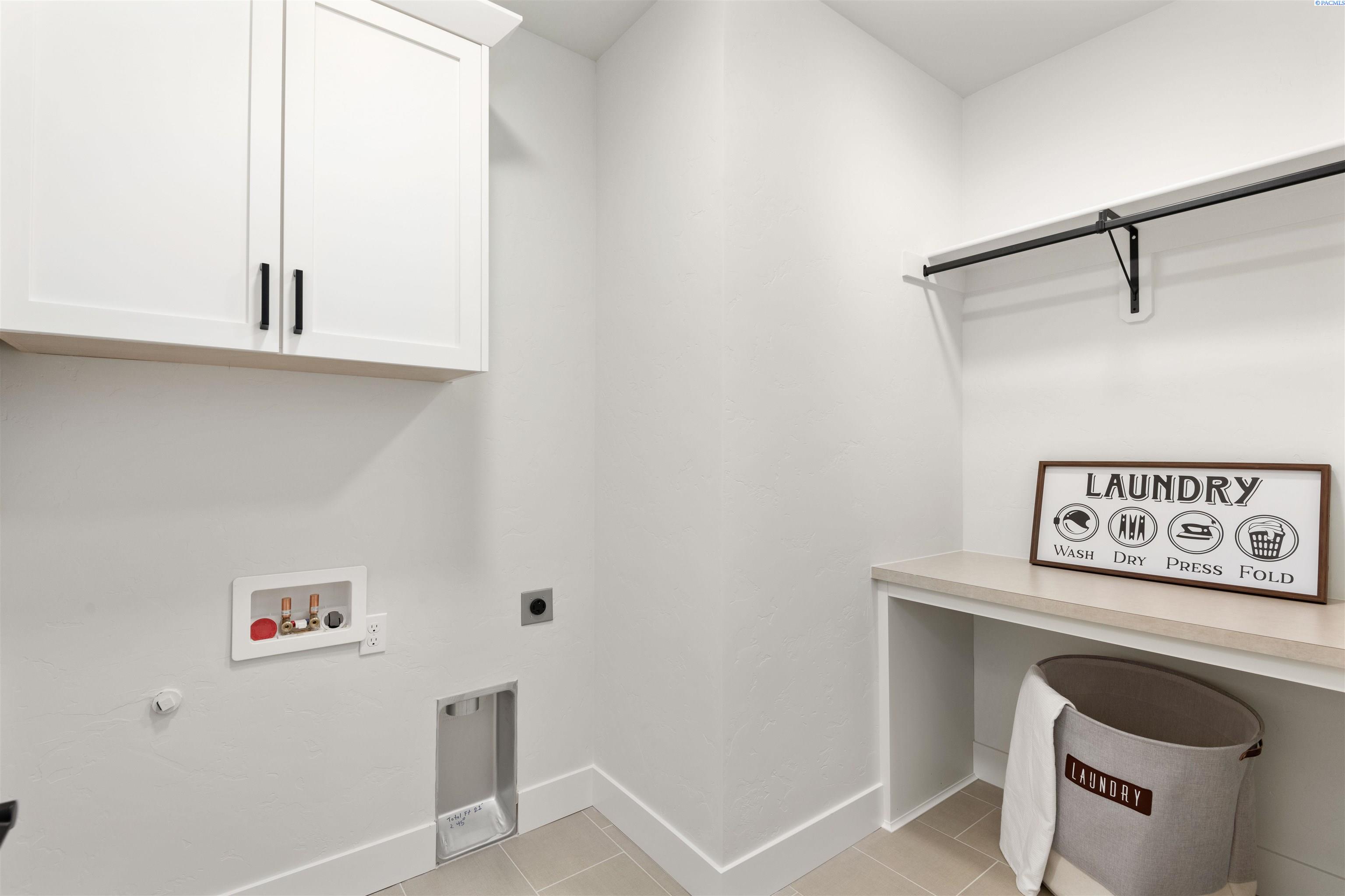 2437 Maggio Loop Unit: Lot56