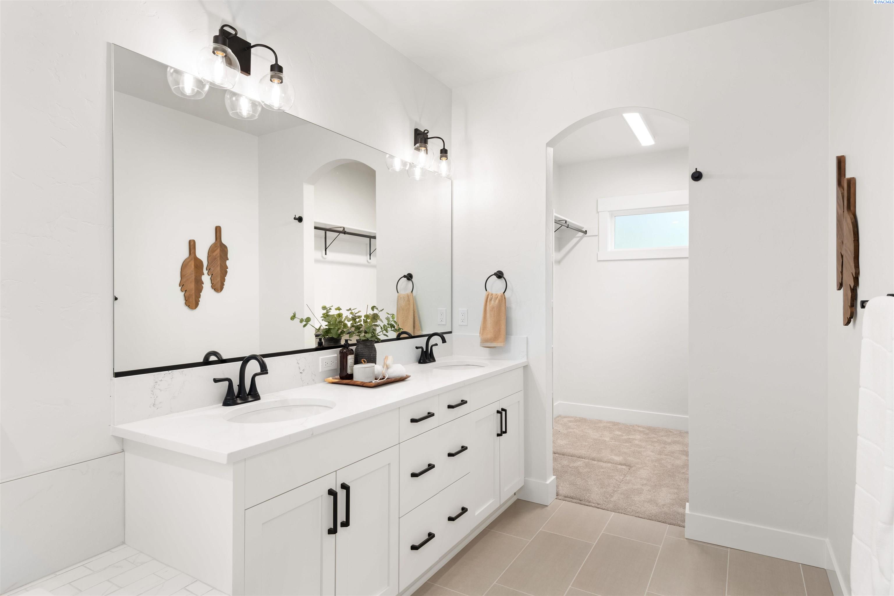 2437 Maggio Loop Unit: Lot56
