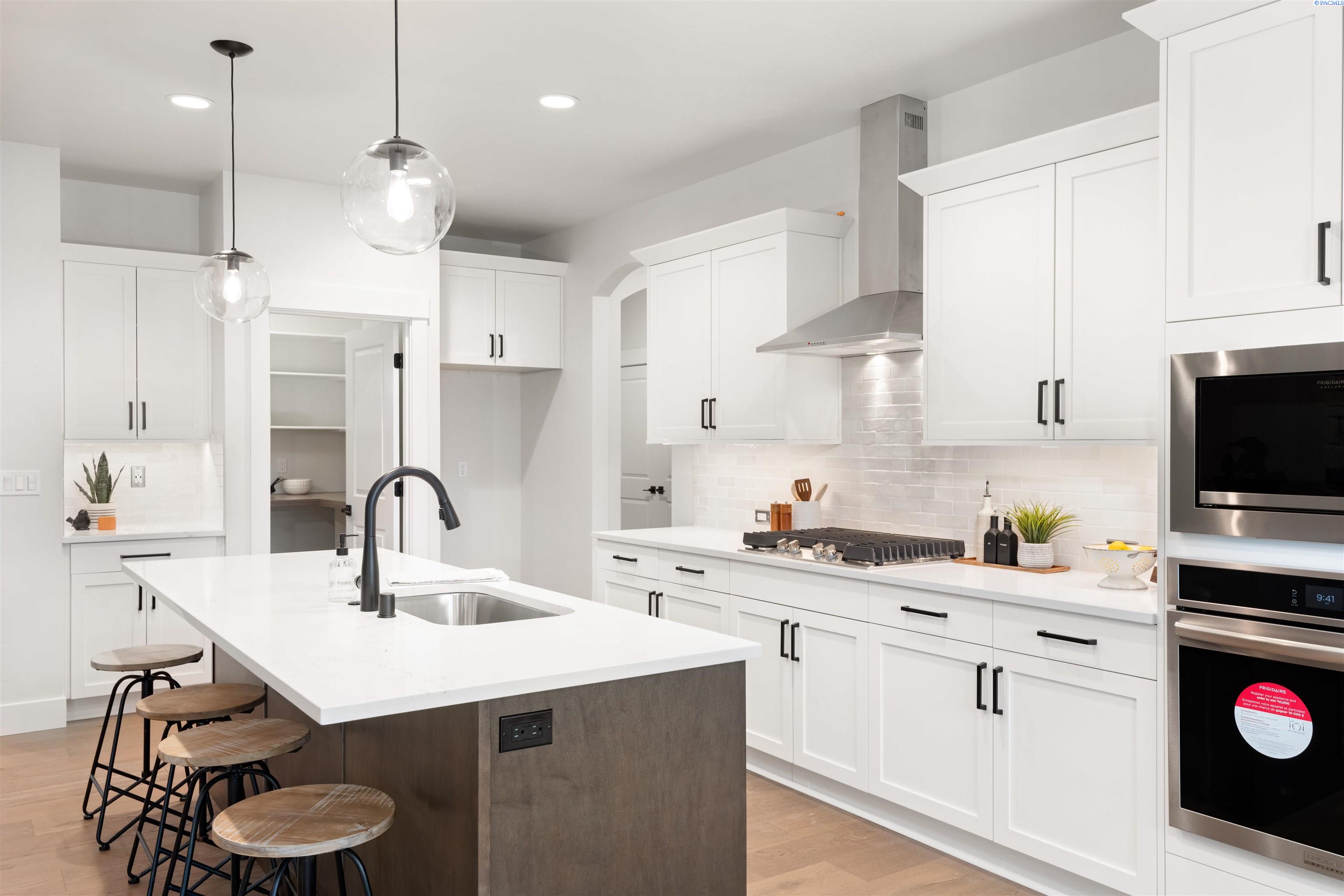 2437 Maggio Loop Unit: Lot56