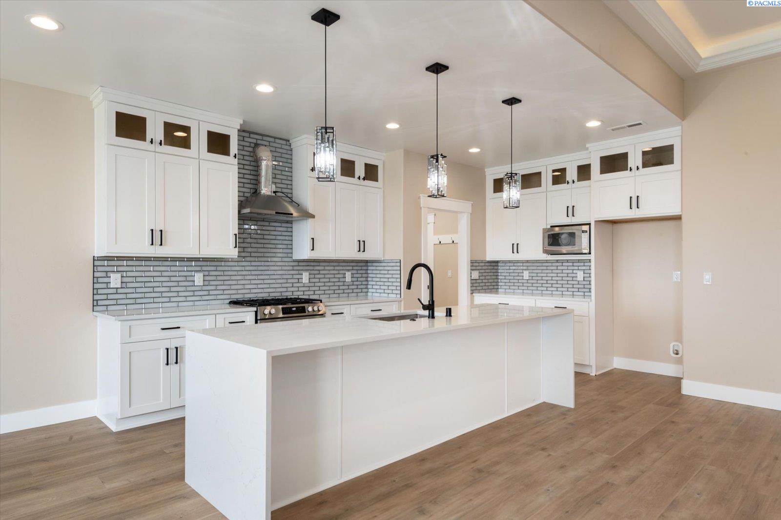 2347 Upriver