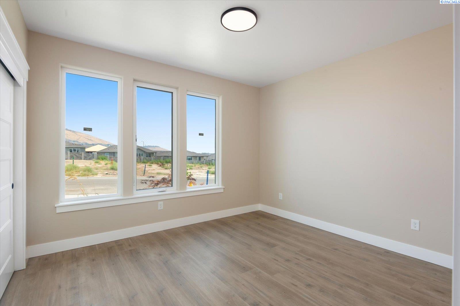 2347 Upriver