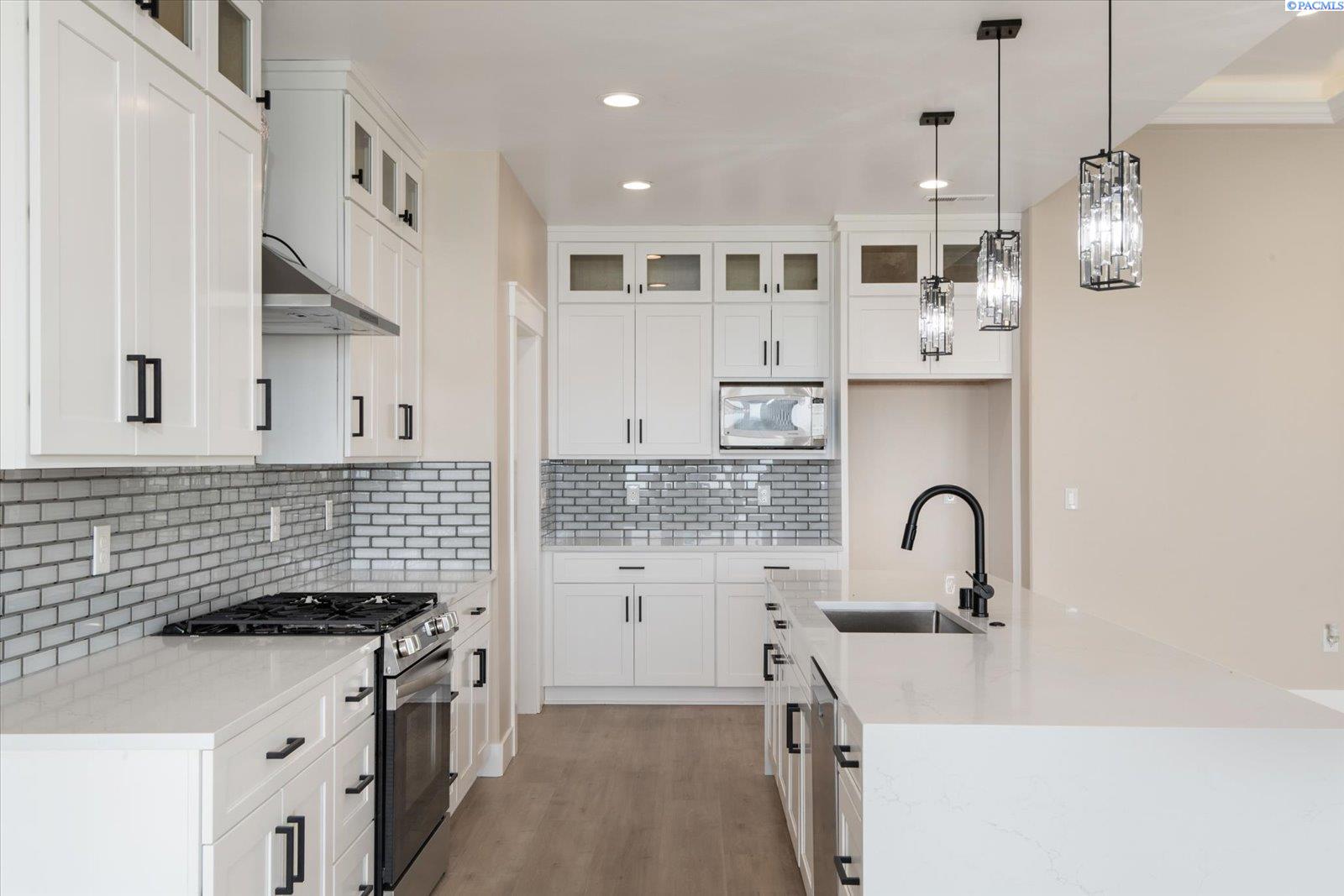 2347 Upriver
