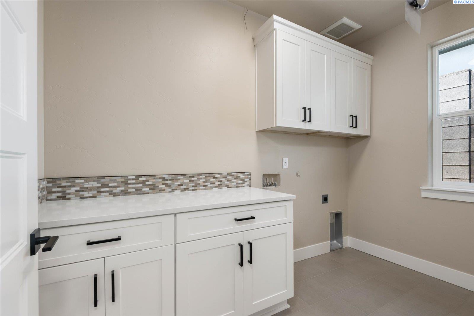 2347 Upriver