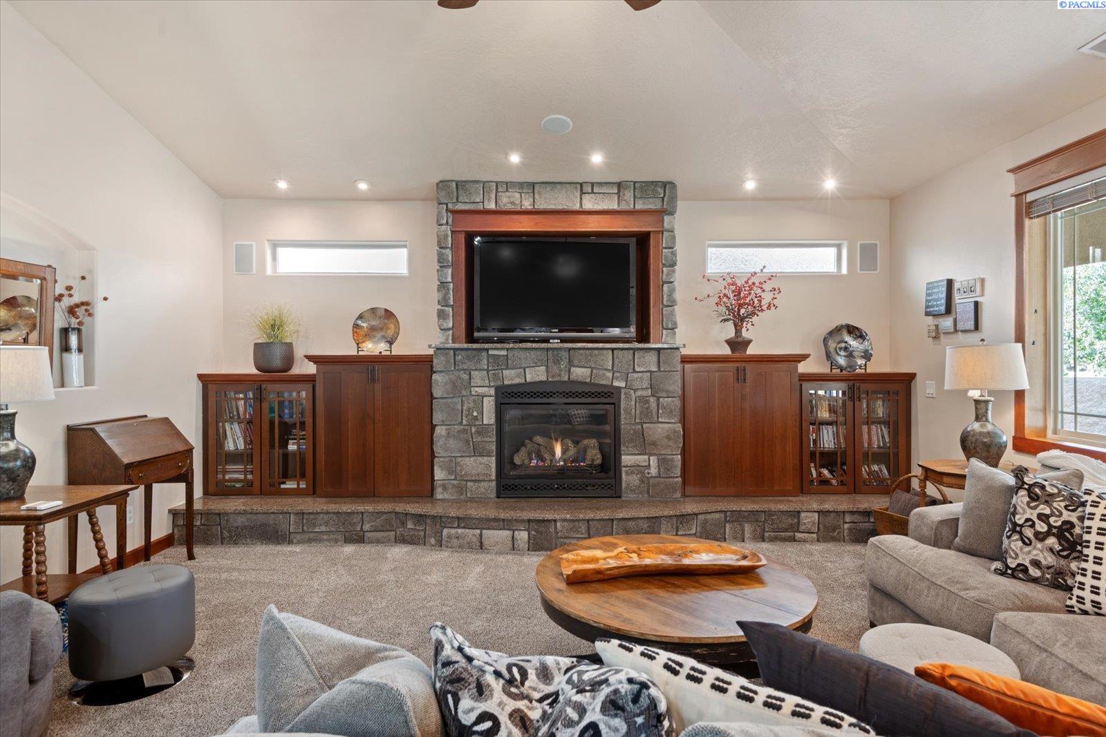 4218 W 32nd