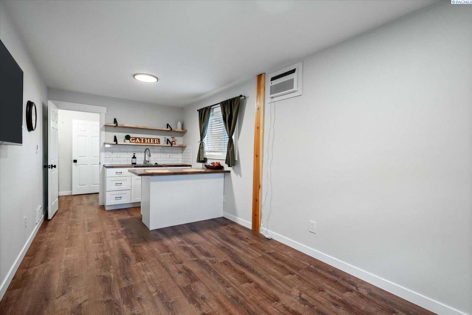 101504 E Clover
