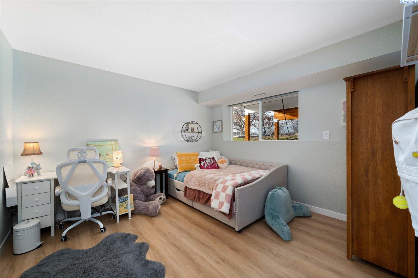 101504 E Clover