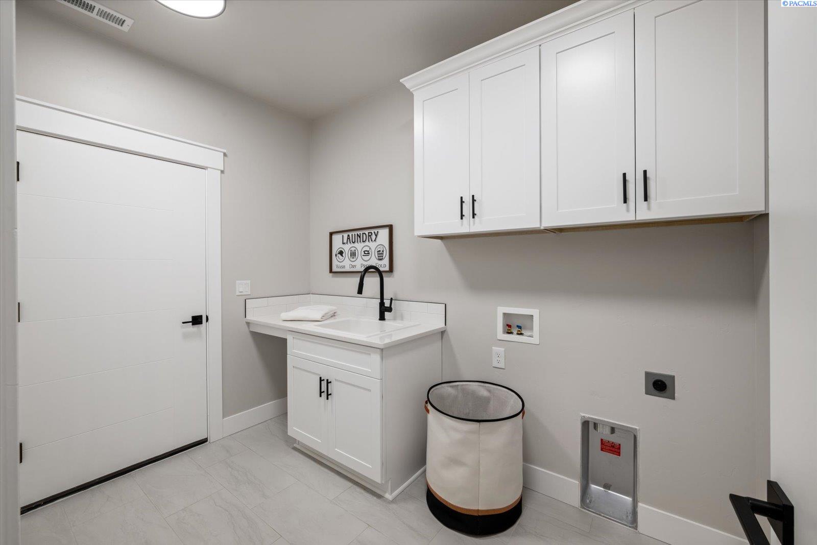 2369 Waterhill