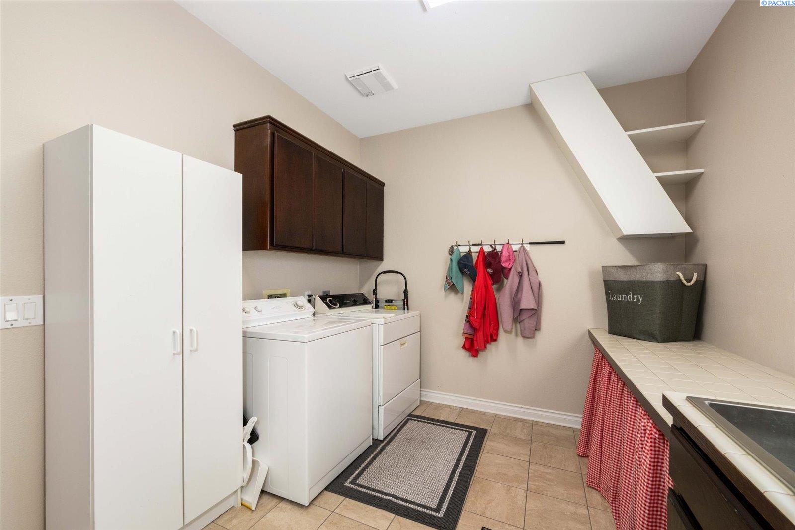 1213 Brentwood Ave