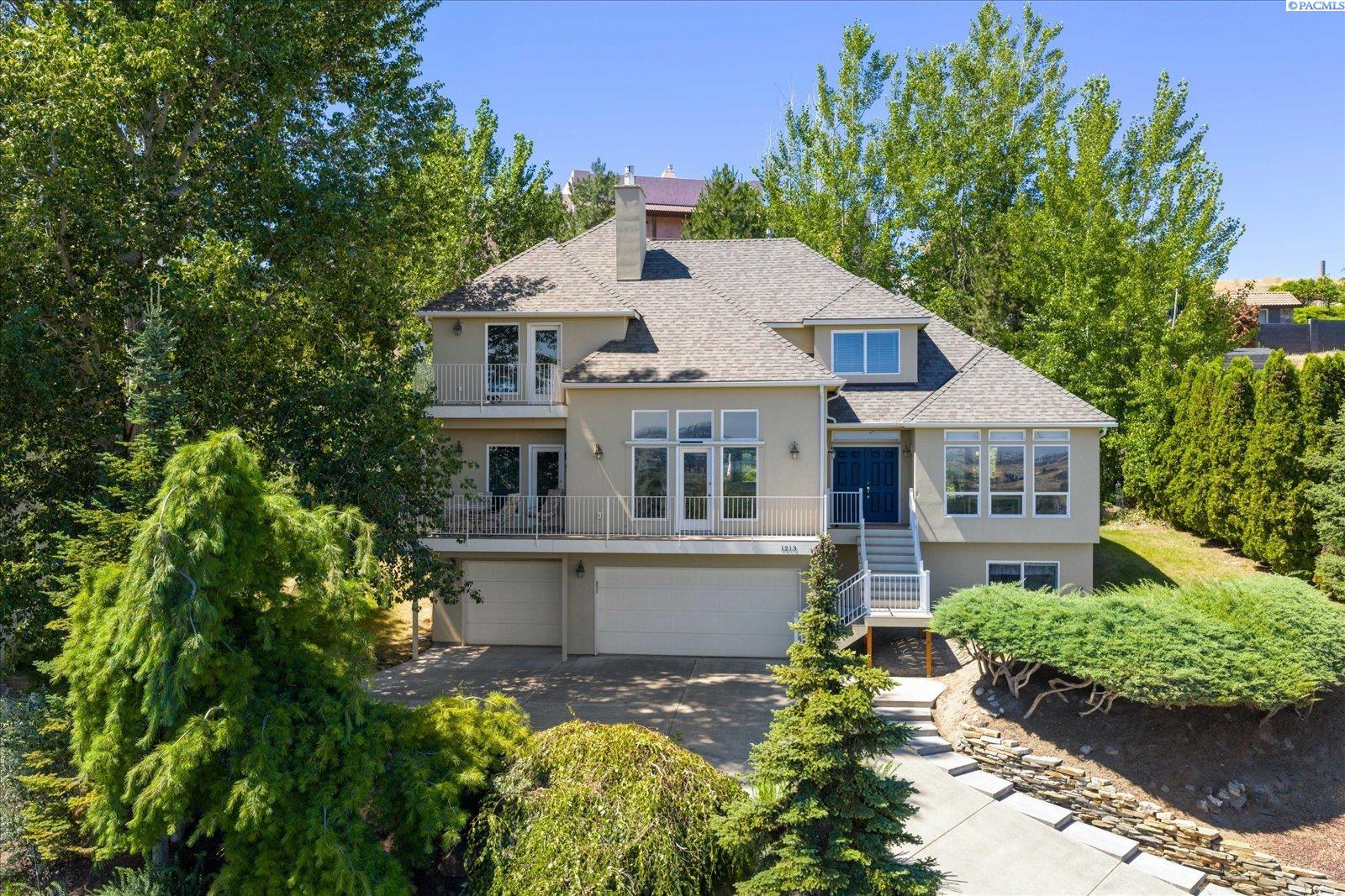 1213 Brentwood Ave