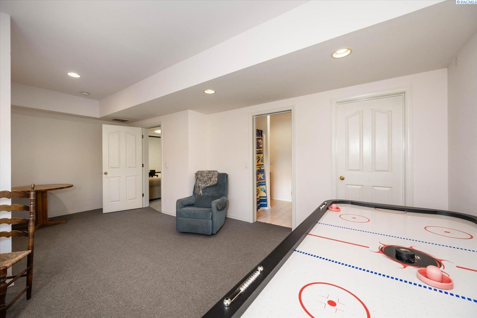 1213 Brentwood Ave