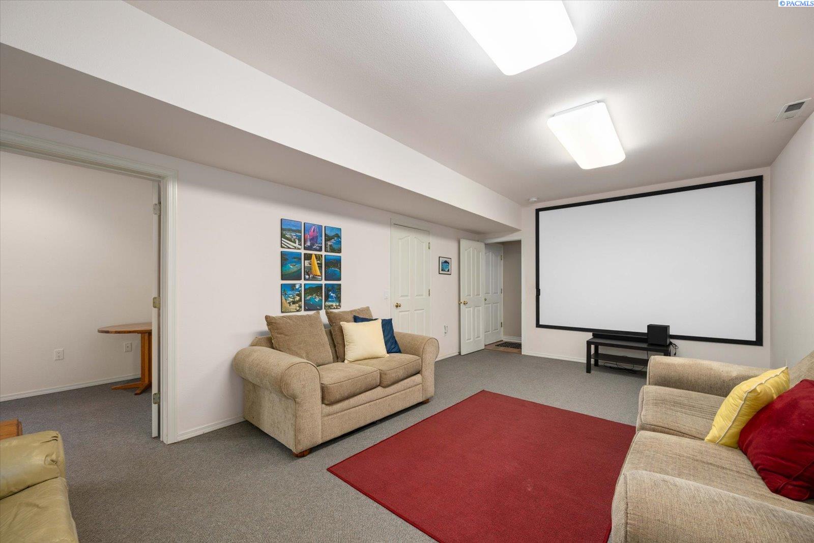 1213 Brentwood Ave