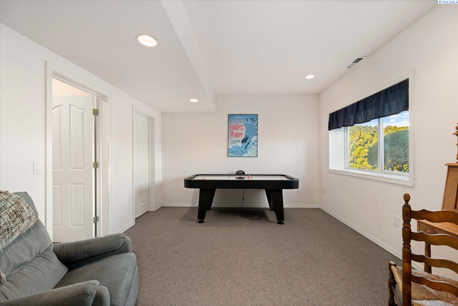 1213 Brentwood Ave