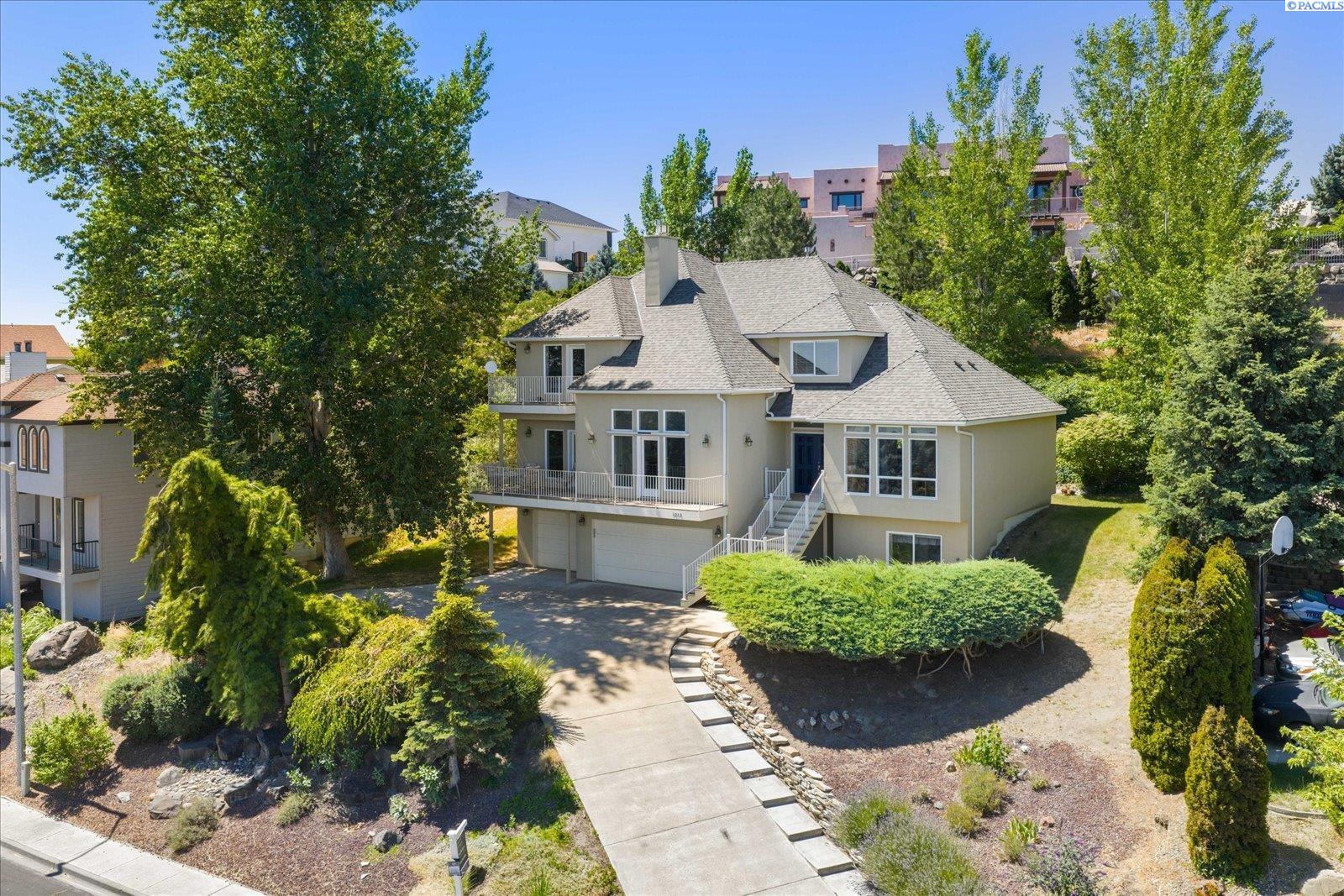 1213 Brentwood Ave