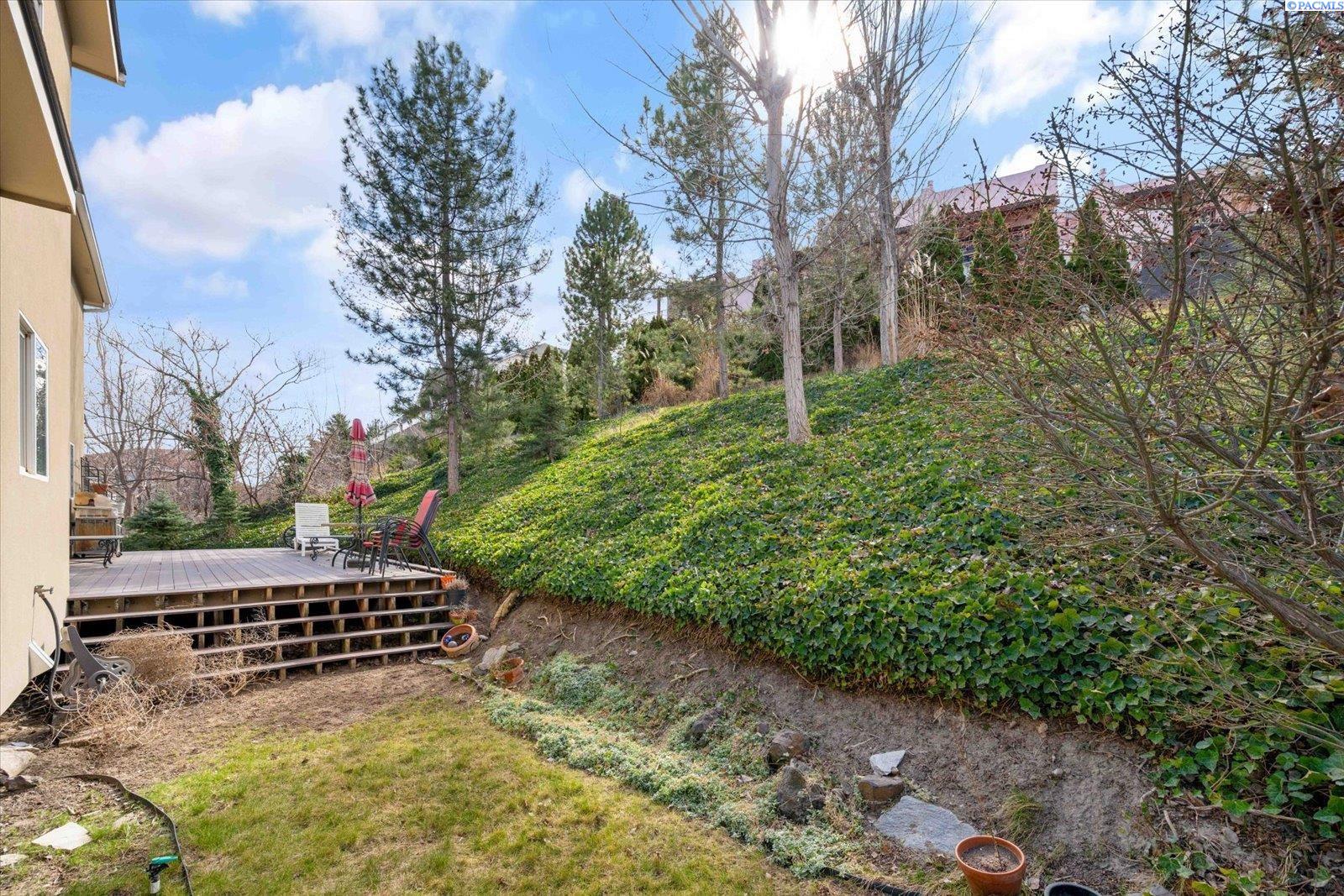 1213 Brentwood Ave