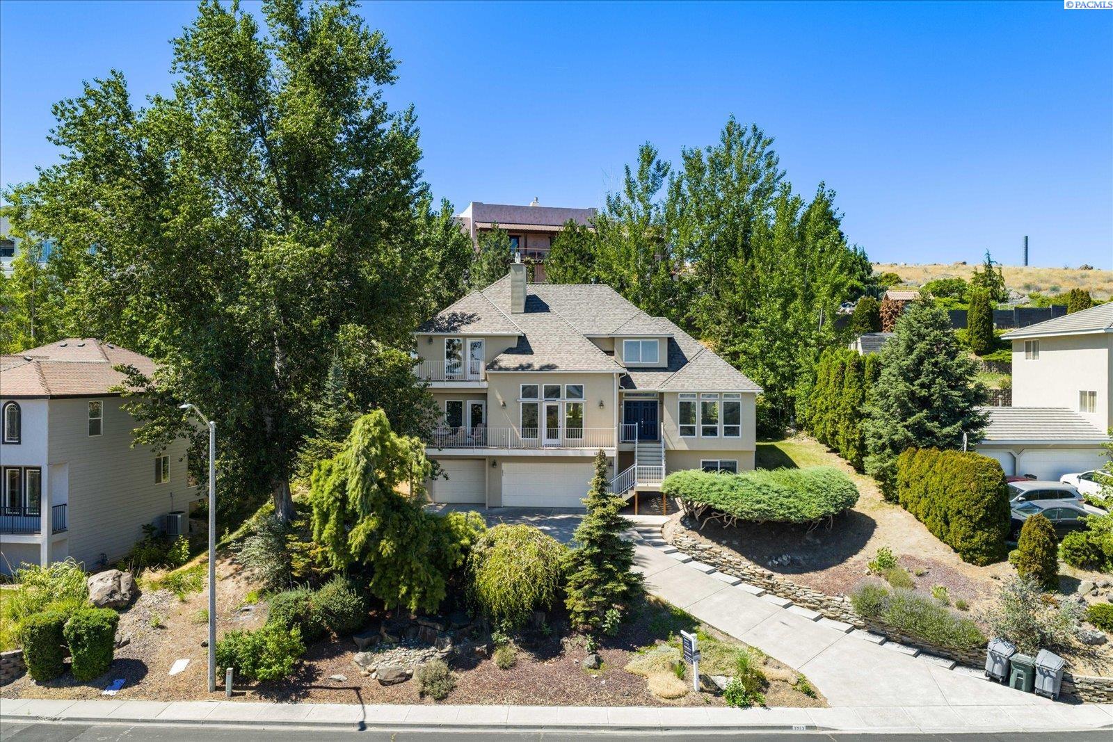 1213 Brentwood Ave