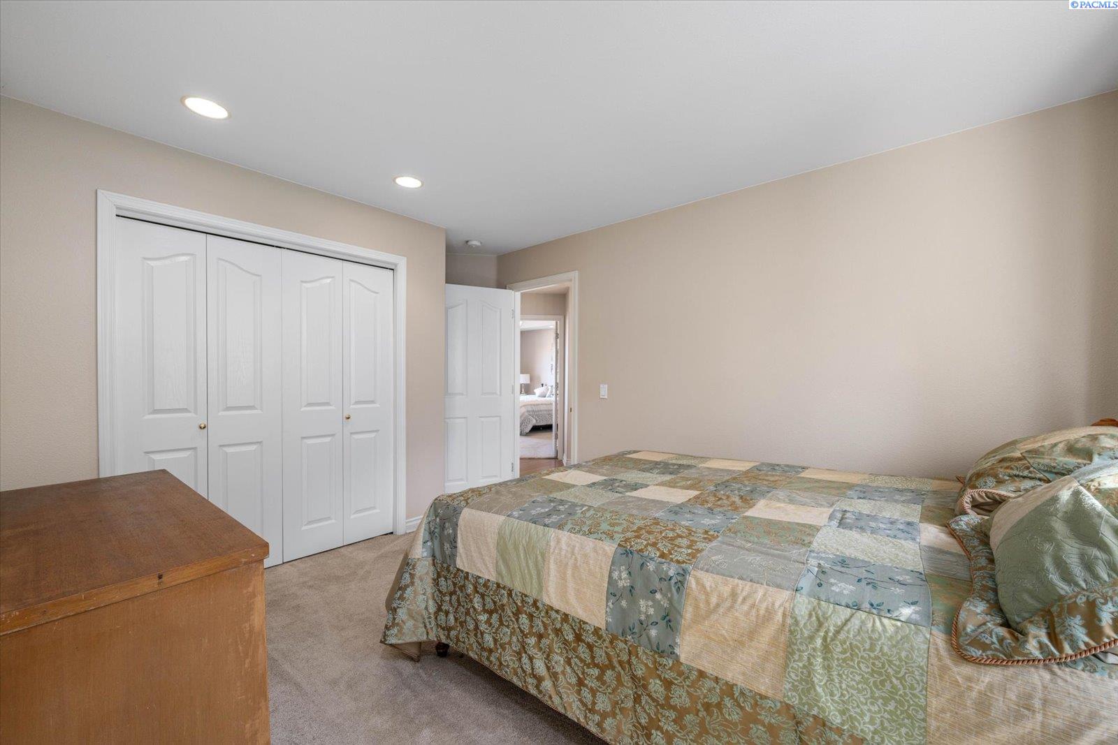 1213 Brentwood Ave