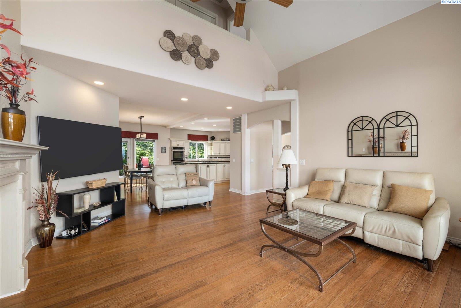 1213 Brentwood Ave
