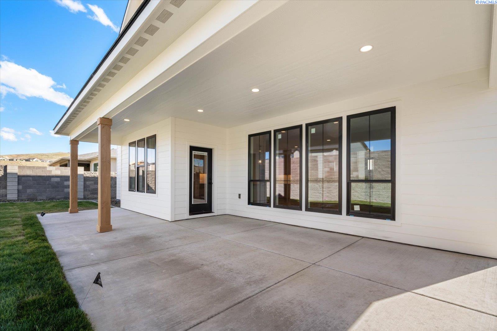 636 Lazio Way