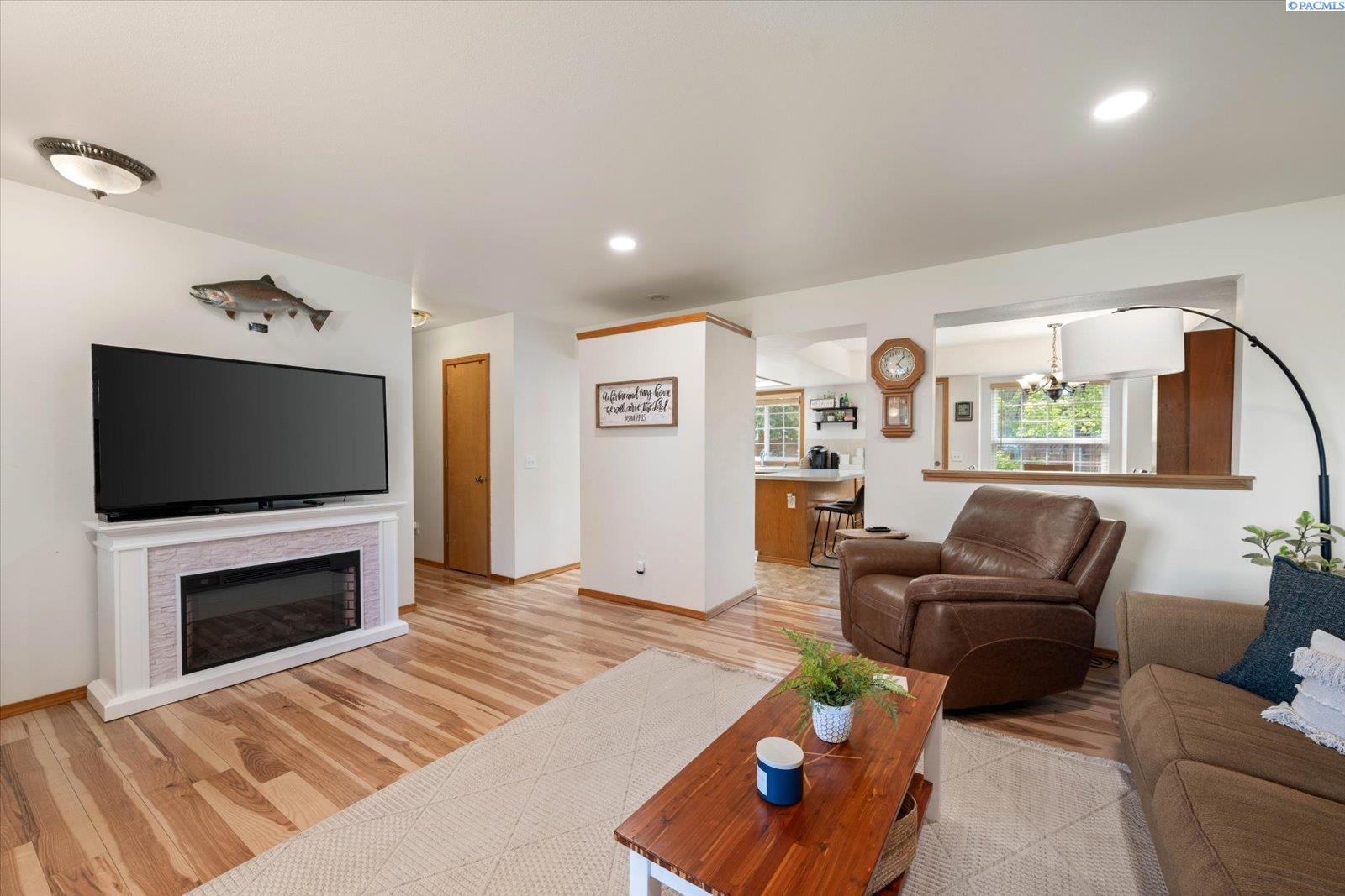 1713 W 8th Place