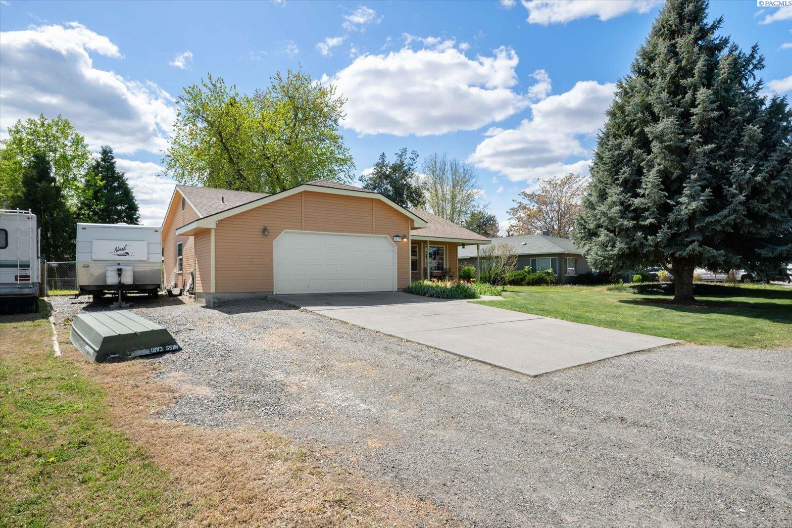 1713 W 8th Place