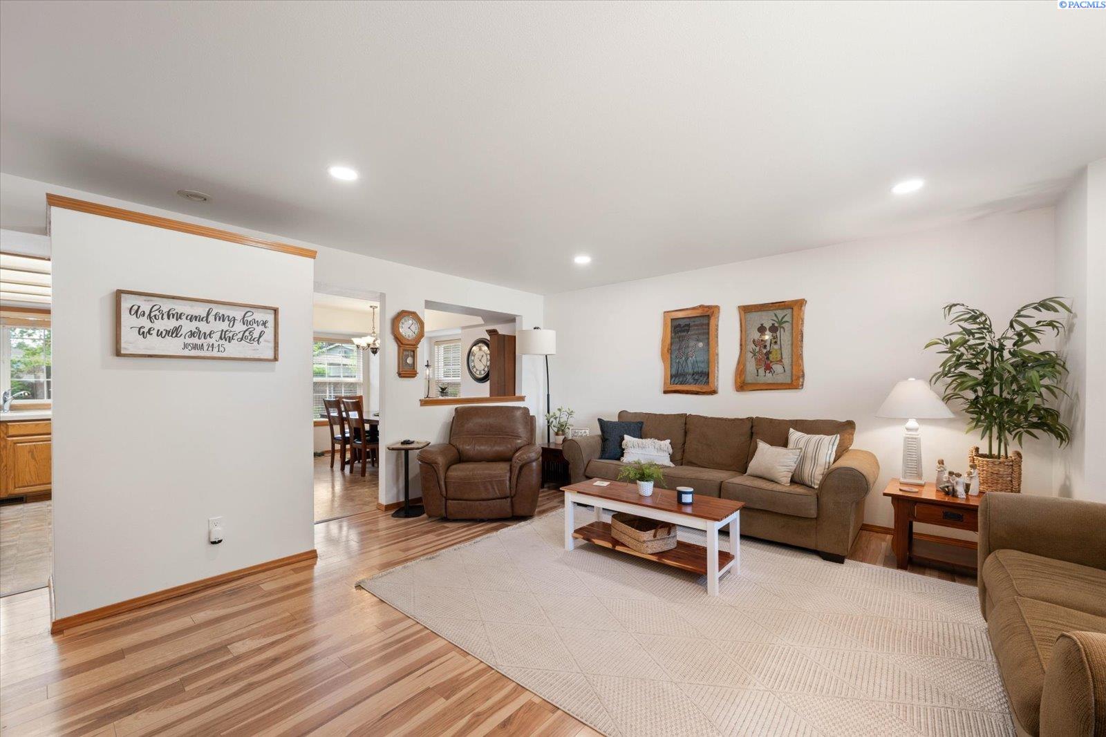 1713 W 8th Place