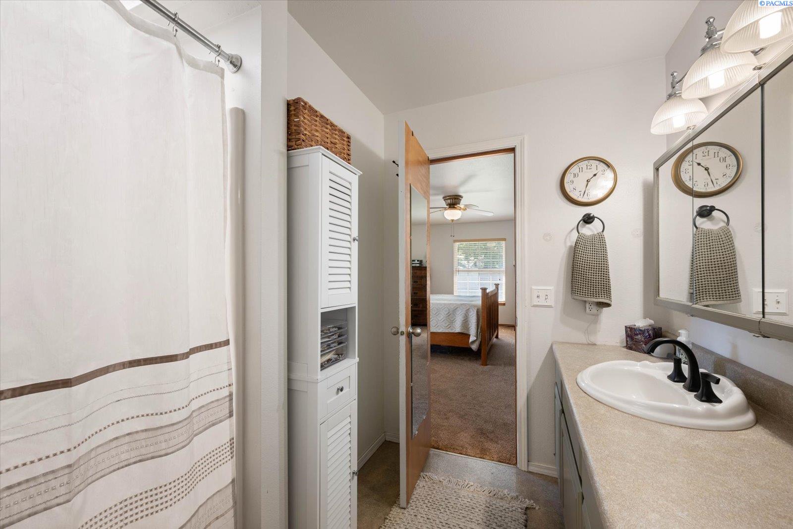 1713 W 8th Place
