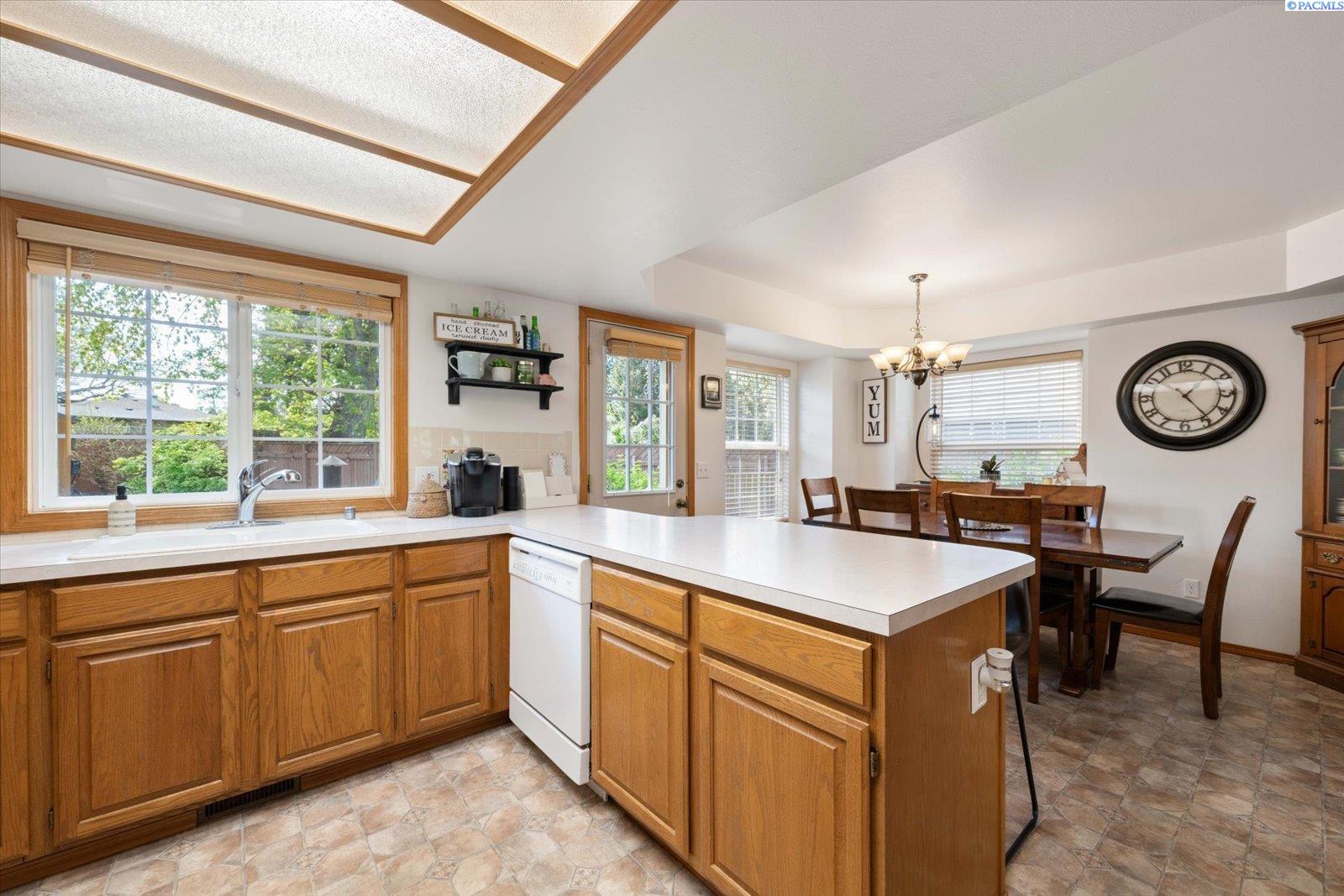 1713 W 8th Place