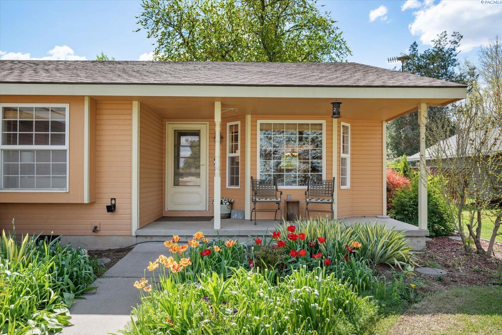 1713 W 8th Place