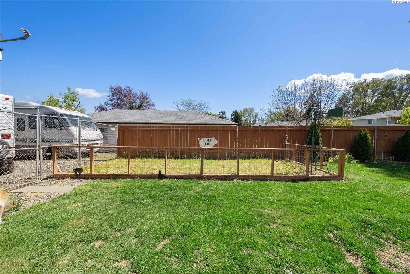 1713 W 8th Place