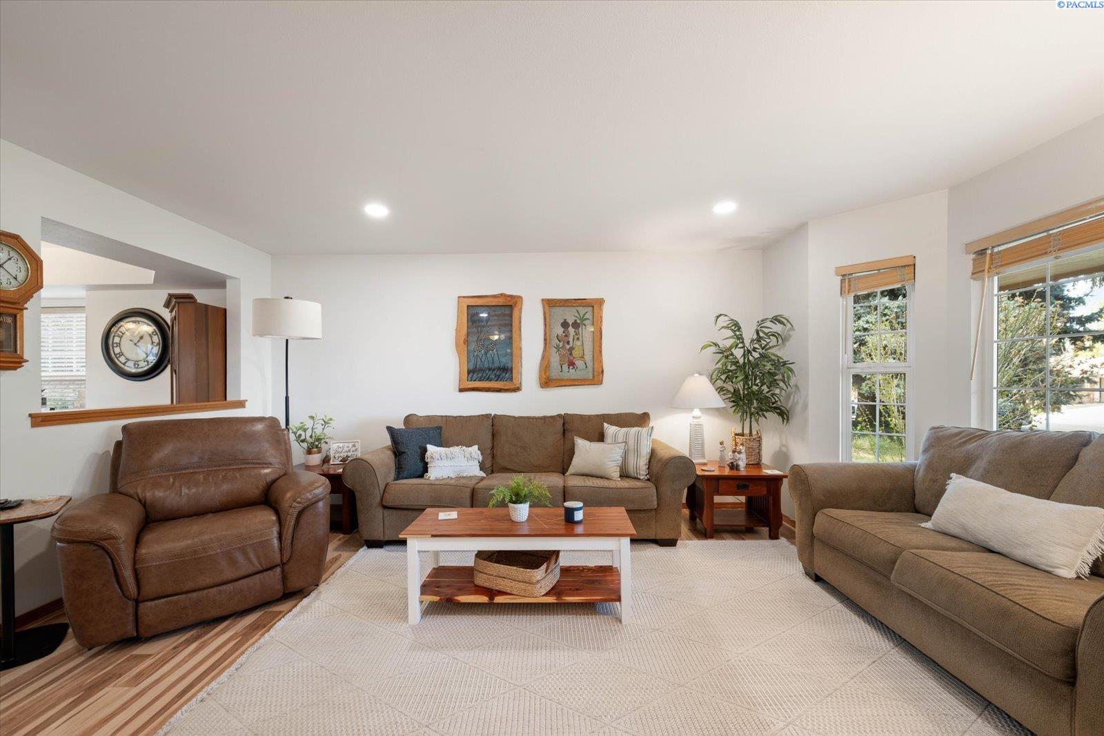 1713 W 8th Place