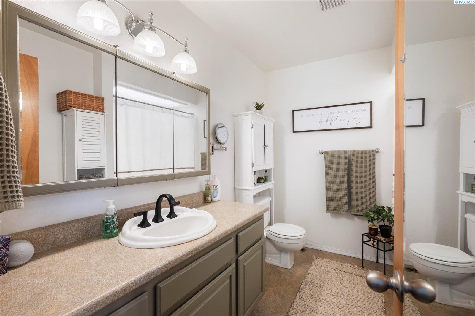 1713 W 8th Place