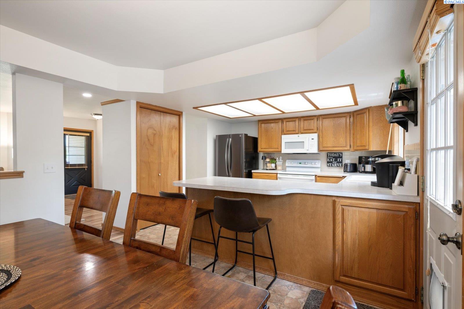 1713 W 8th Place