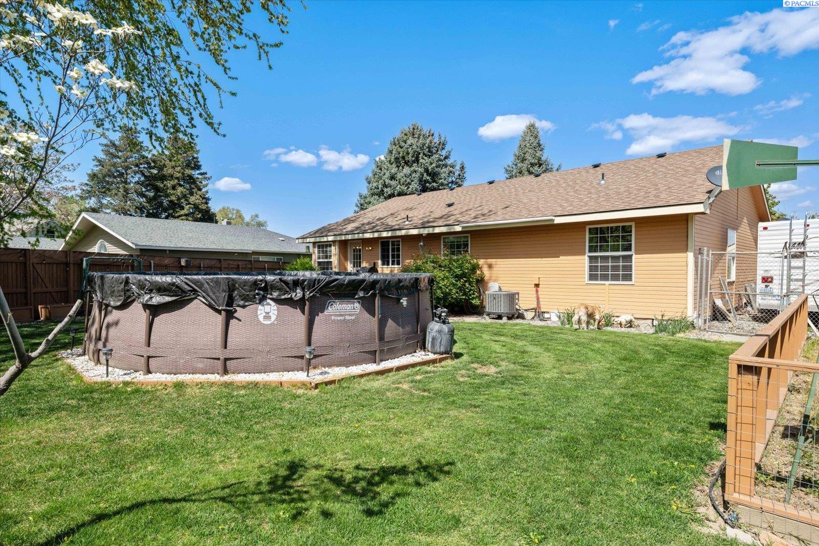 1713 W 8th Place