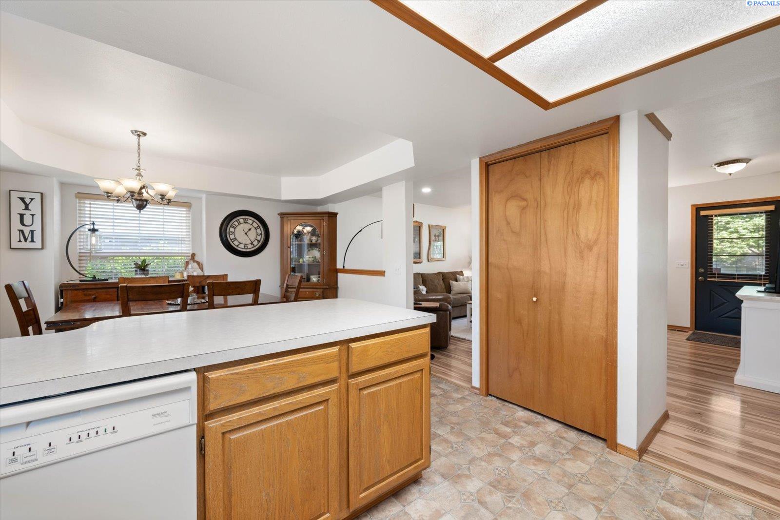 1713 W 8th Place