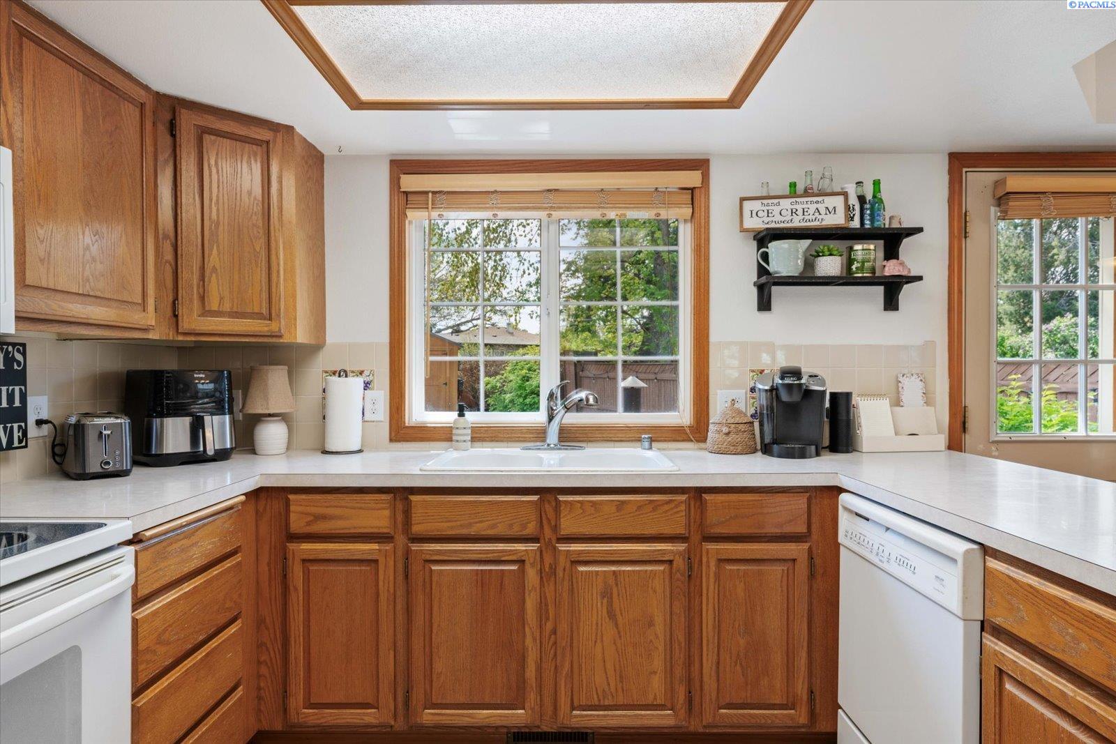 1713 W 8th Place