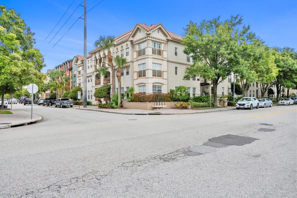 2440 W HORATIO ST #1011