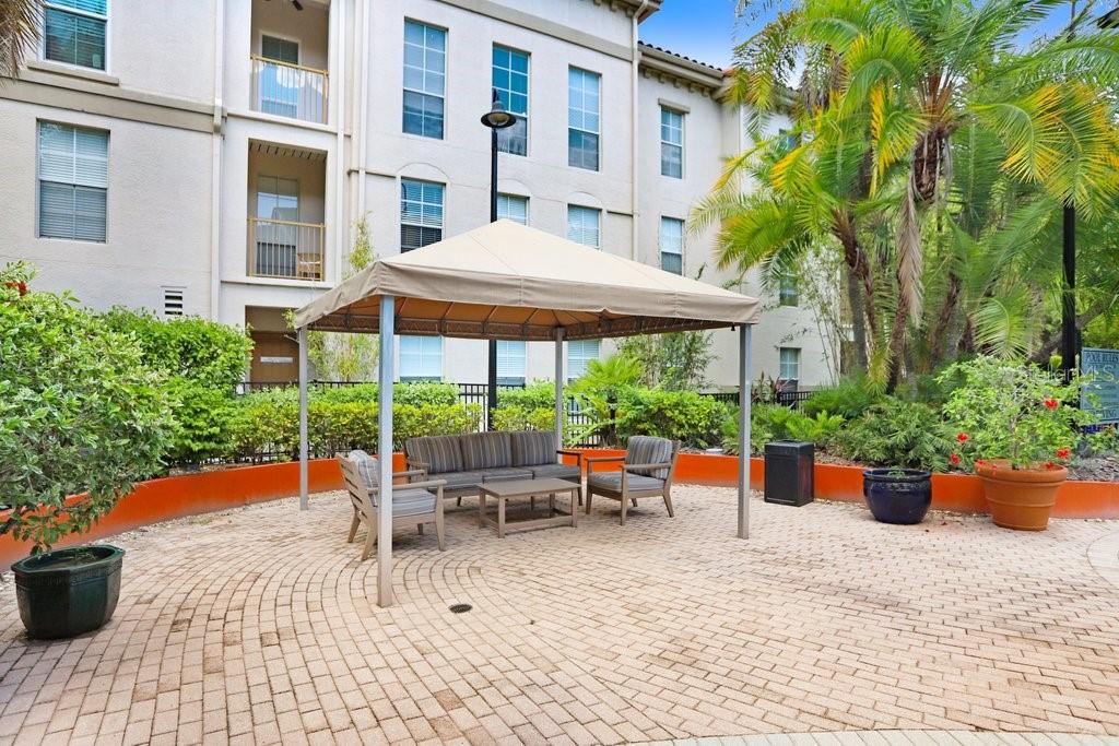 2440 W HORATIO ST #1011