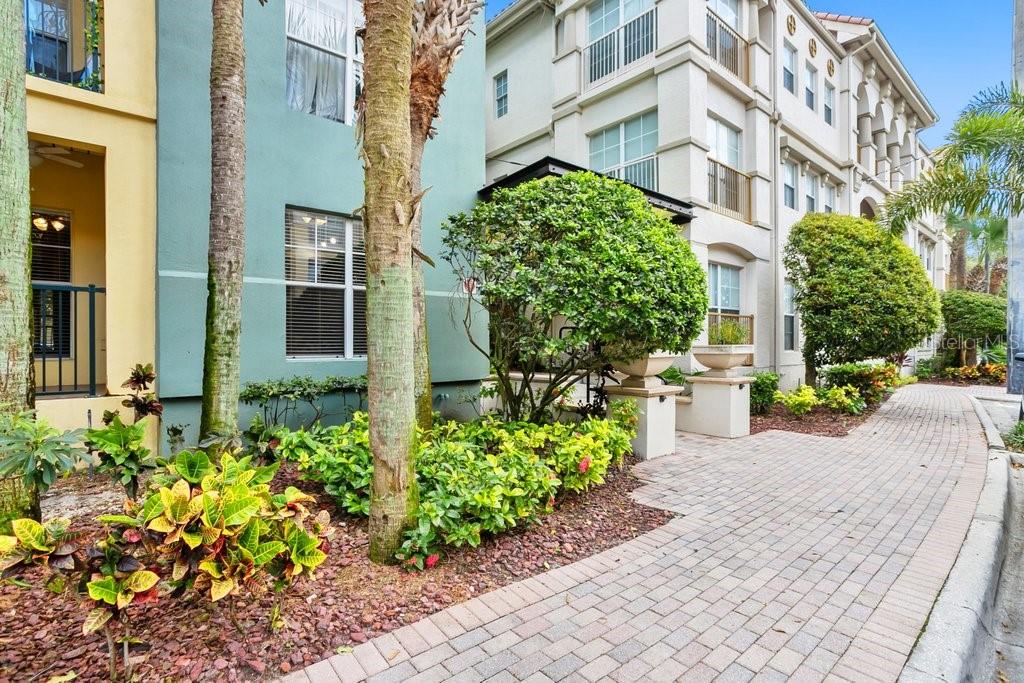 2440 W HORATIO ST #1011