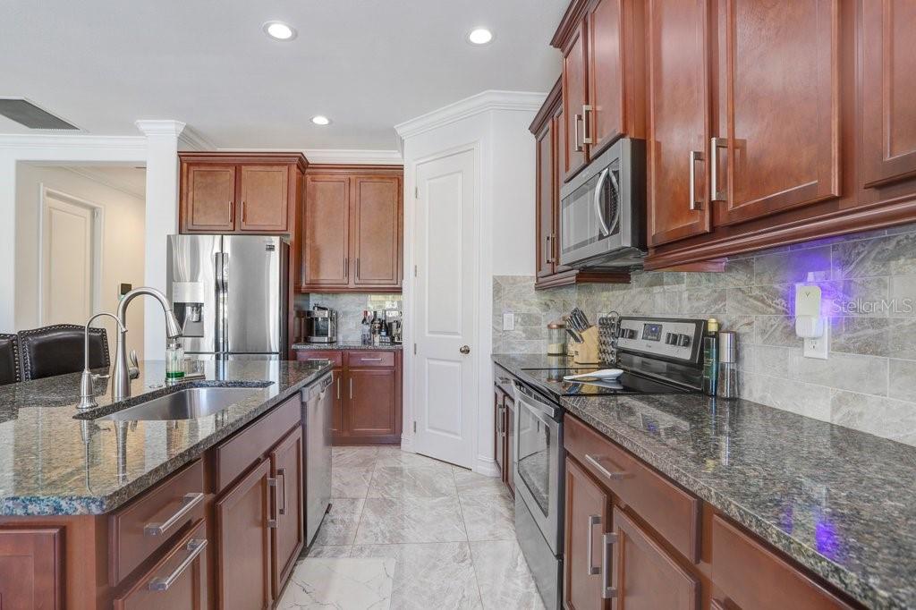 8012 RED ORCHARD CT