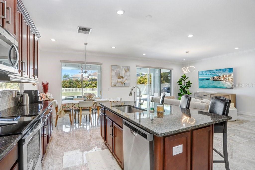8012 RED ORCHARD CT