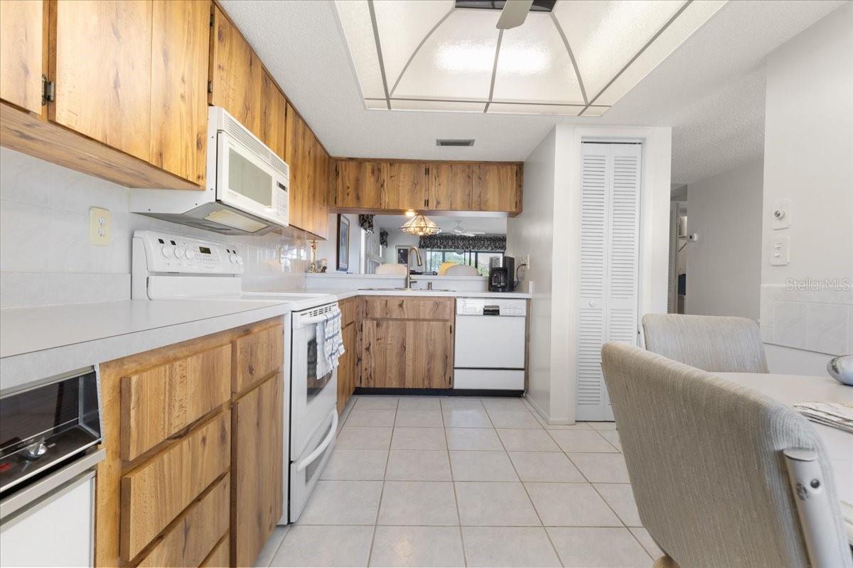 108 LAKEVIEW CT #108