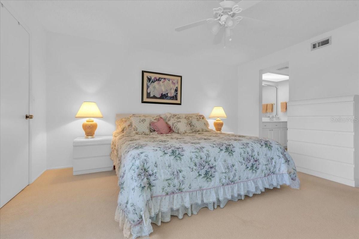 108 LAKEVIEW CT #108