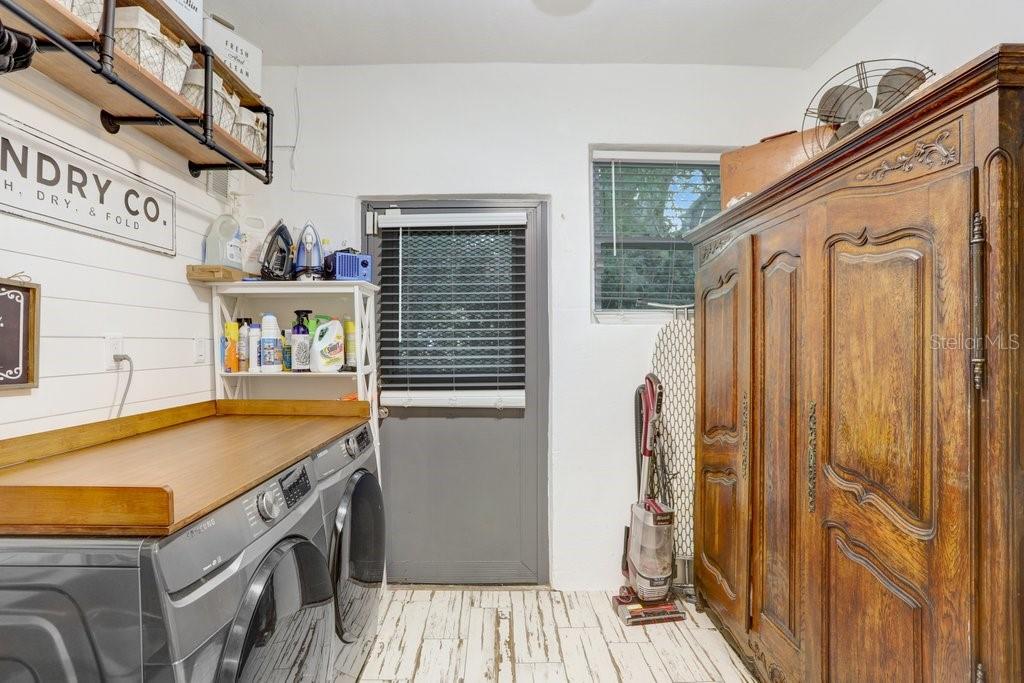 8903 DONNA LU DR