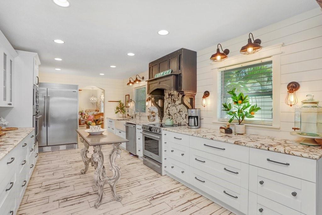 8903 DONNA LU DR