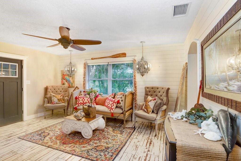 8903 DONNA LU DR