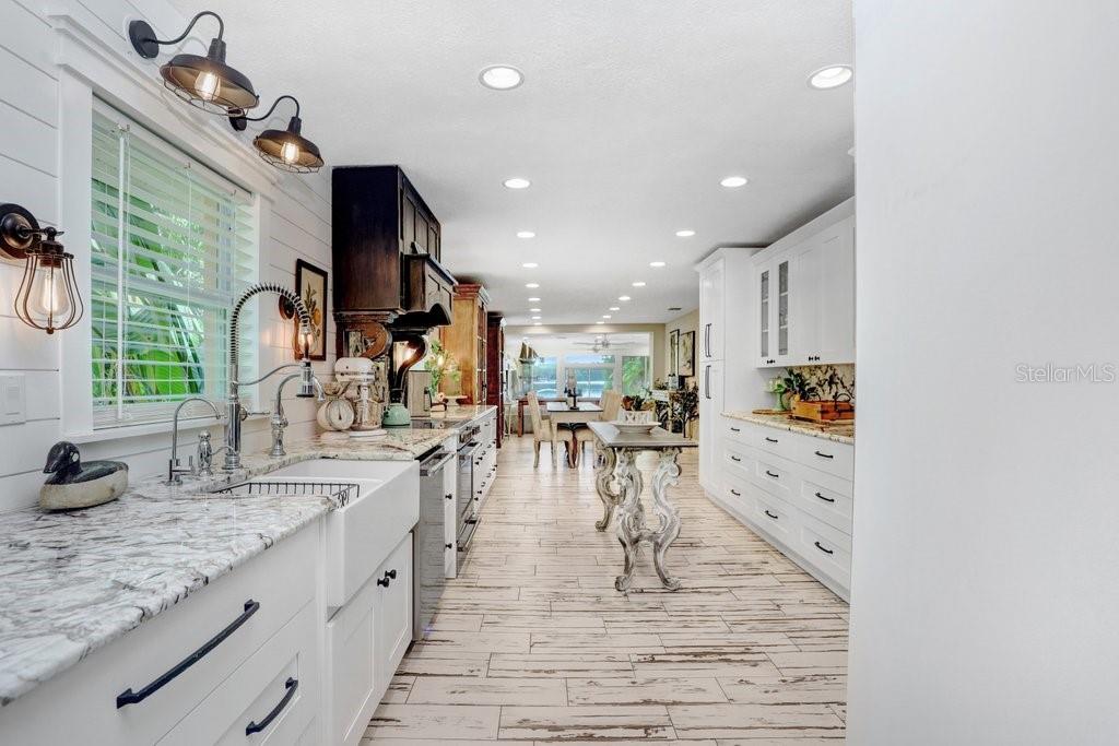 8903 DONNA LU DR