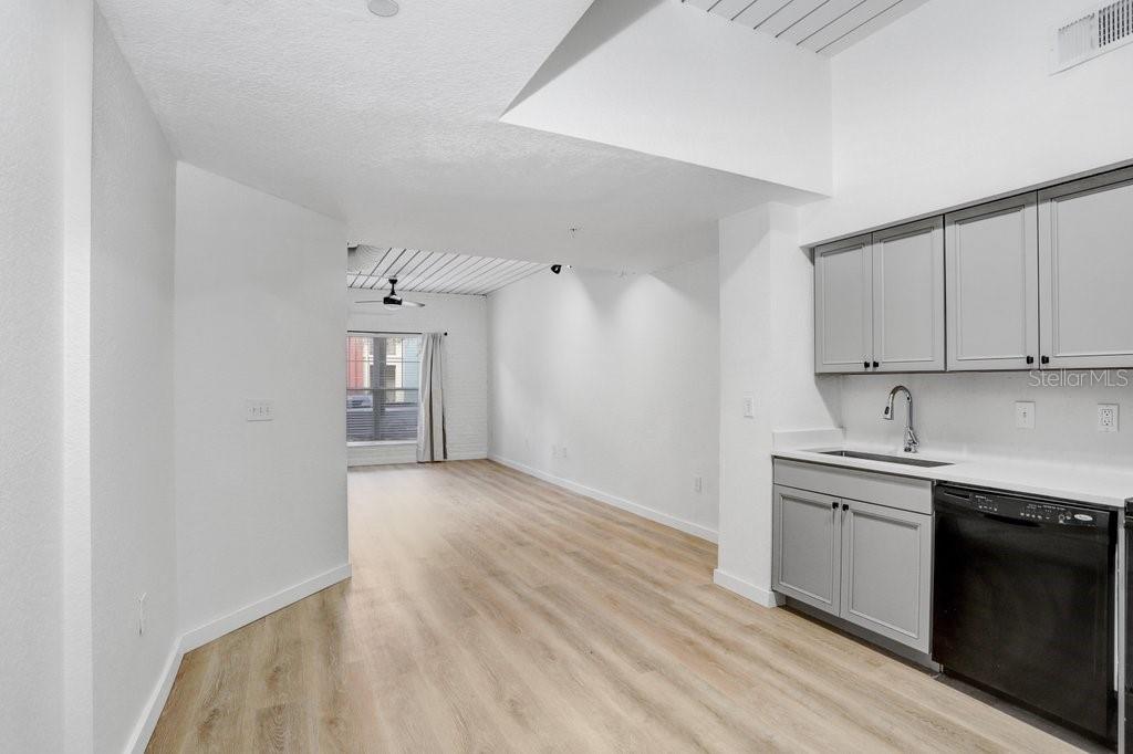 2440 W HORATIO ST #1012