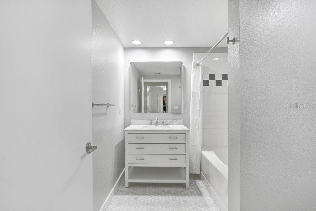 2440 W HORATIO ST #1012